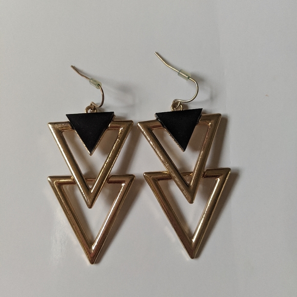 Gold and black triangle earrings - Picture 7 of 8